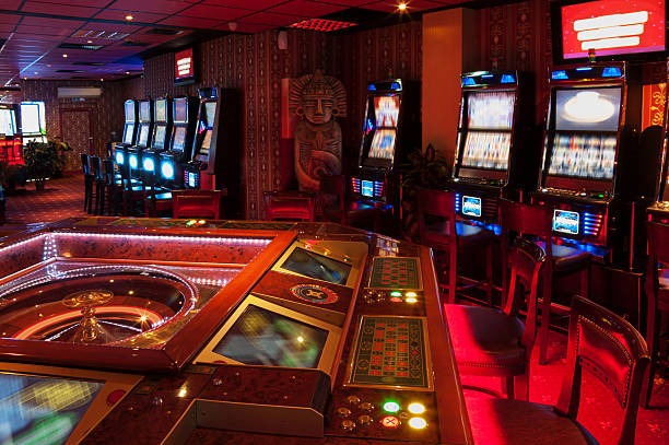 Live Dealer roulette table with spinning wheel